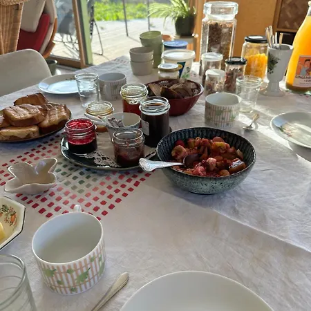 Les Jardins Framboise Yourte Et D'hotes Bed and Breakfast Beaufour-Druval