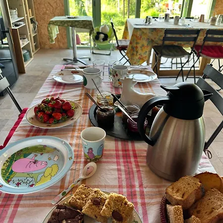 Les Jardins Framboise Yourte Et D'hotes Bed and Breakfast